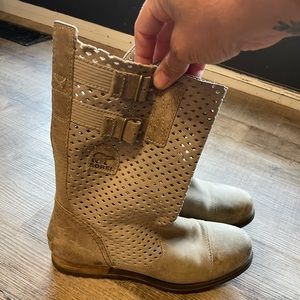 Sorel women’s boots size 8